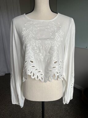 White Embroidered Eyelet Cropped Blouse Balloon Sleeve Cutout Detail M NWOT